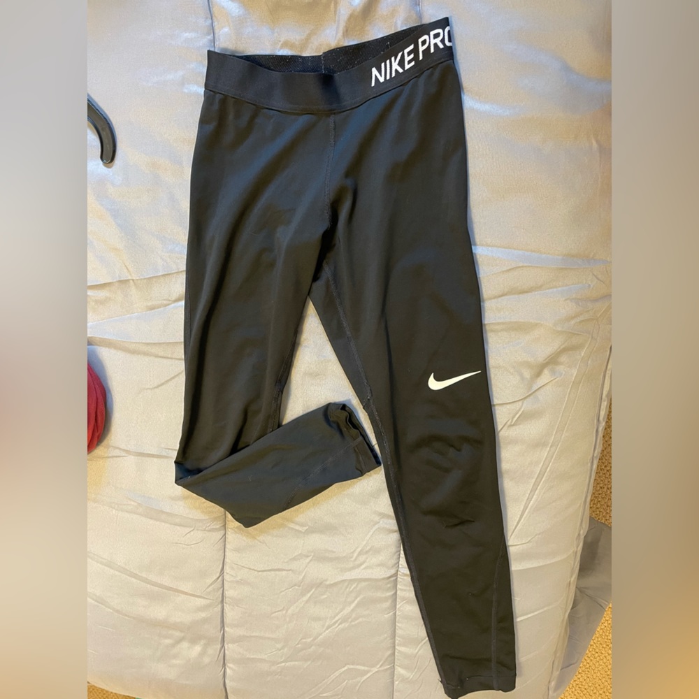 Girls Nike pro leggings. Black. Girls size medium. Dri-fit